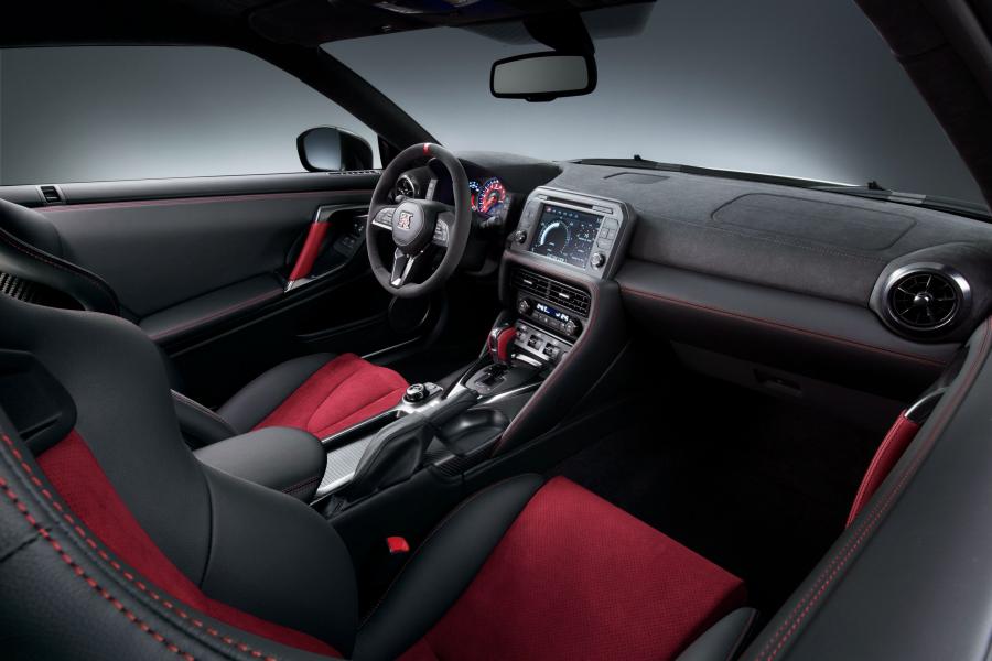 Интерьер Nissan GT-R Nismo (R35) 2016 года  (WW) (фото 35 из 41)